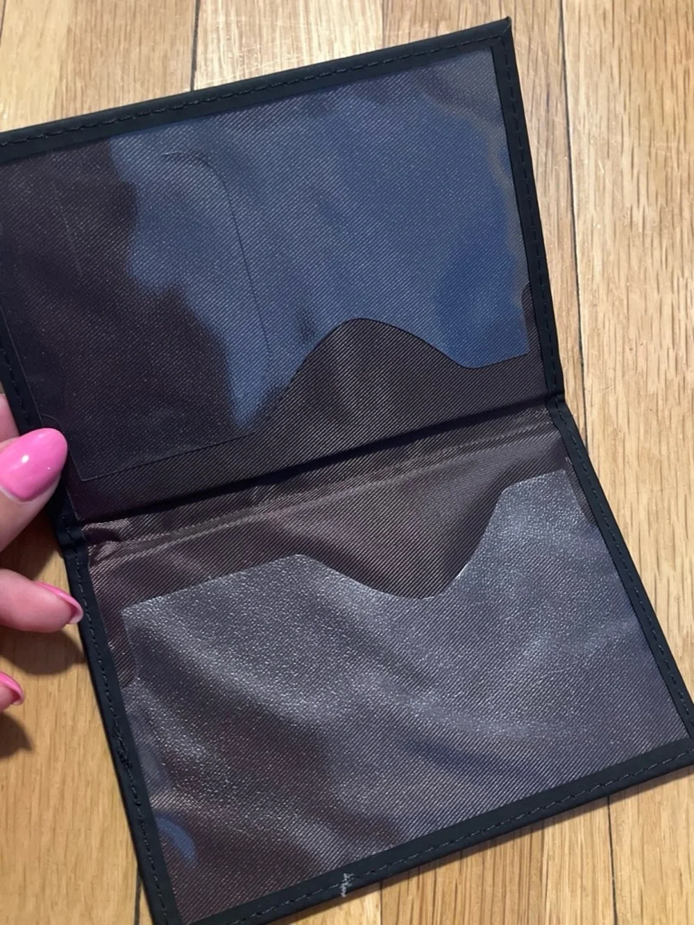 Black & Gold Passport Holder with Gold World Map *Brand NEW*